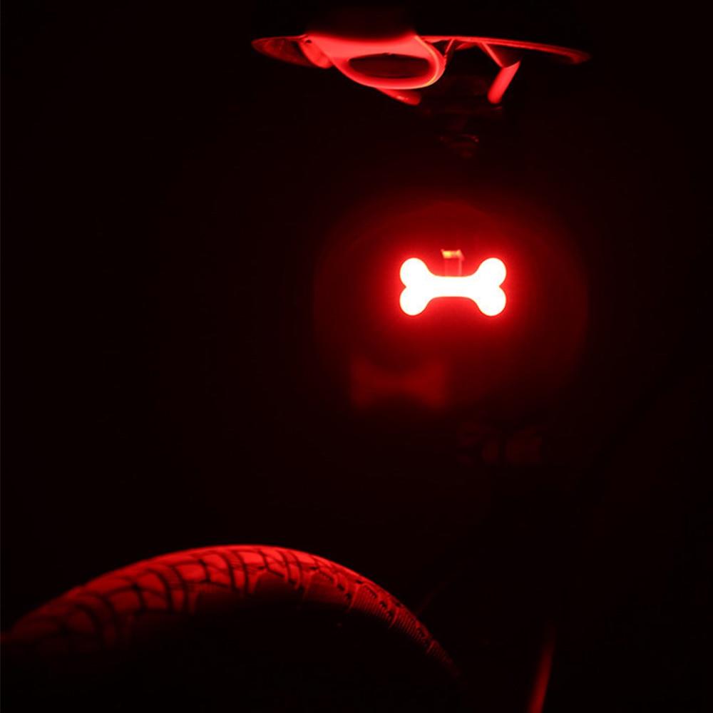 Detailansicht des USB Ladeanschlusses am LED Fahrradbremslicht. Einfaches Aufladen für Pendler und Radfahrer.