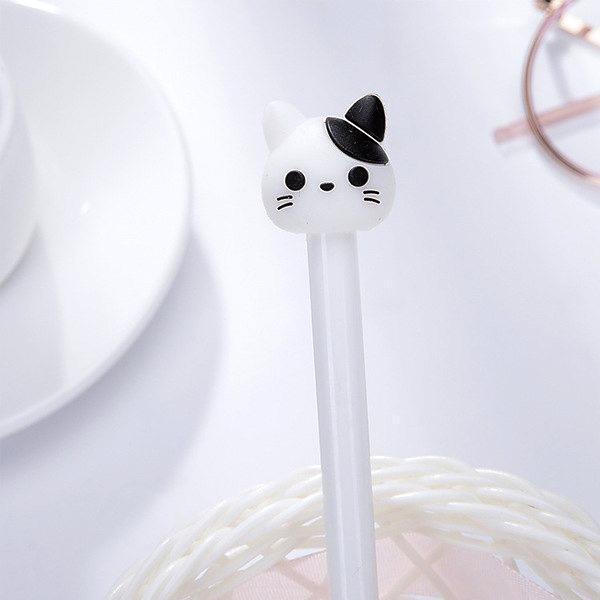 Nahaufnahme eines niedlichen Gelstifts mit Katzenkopf-Design, perfekt für Schüler und Bürobedarf. Katzenstift.