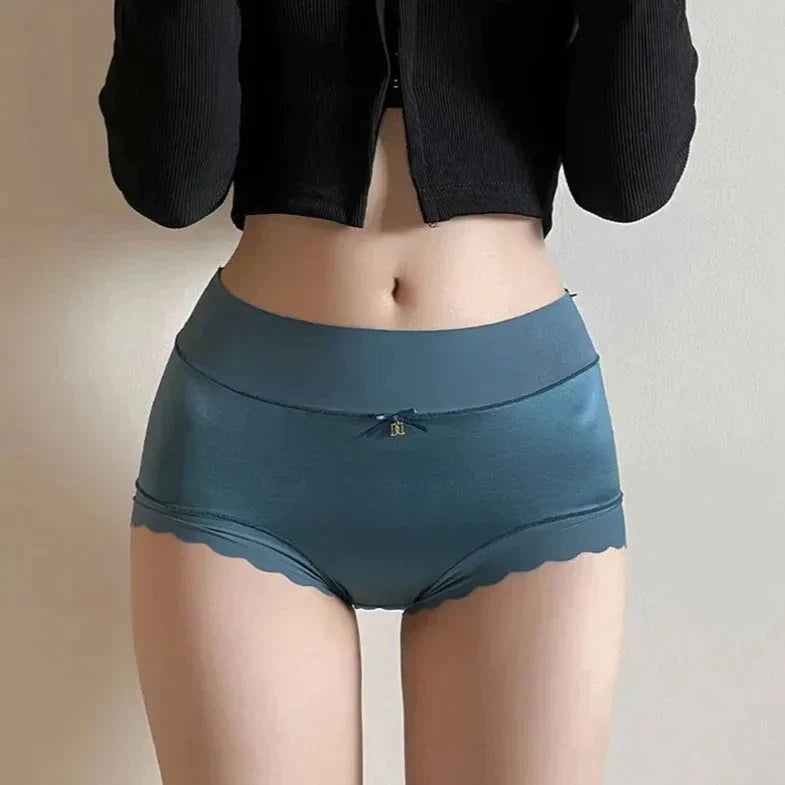 Unsichtbarer Damen-Slip, nahtlos designt für glatte Linien unter Kleidung. Bequeme Unterwäsche.