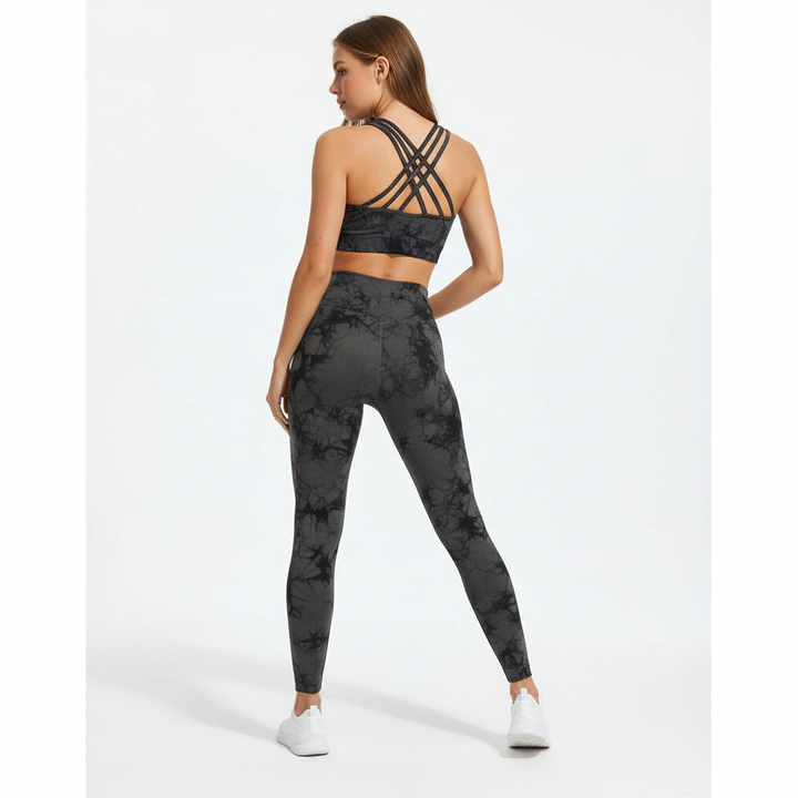 Nahaufnahme des schnelltrocknenden Stoffs vom nahtlosen Damen Sportset, hohe Qualität.