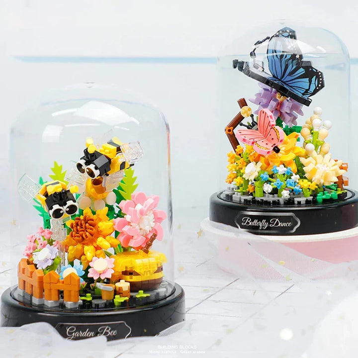 Nano Bausteine Set: Lebendiger Schmetterling & fleißige Biene auf Blüten. Einzigartige Insekten-Dekoration.