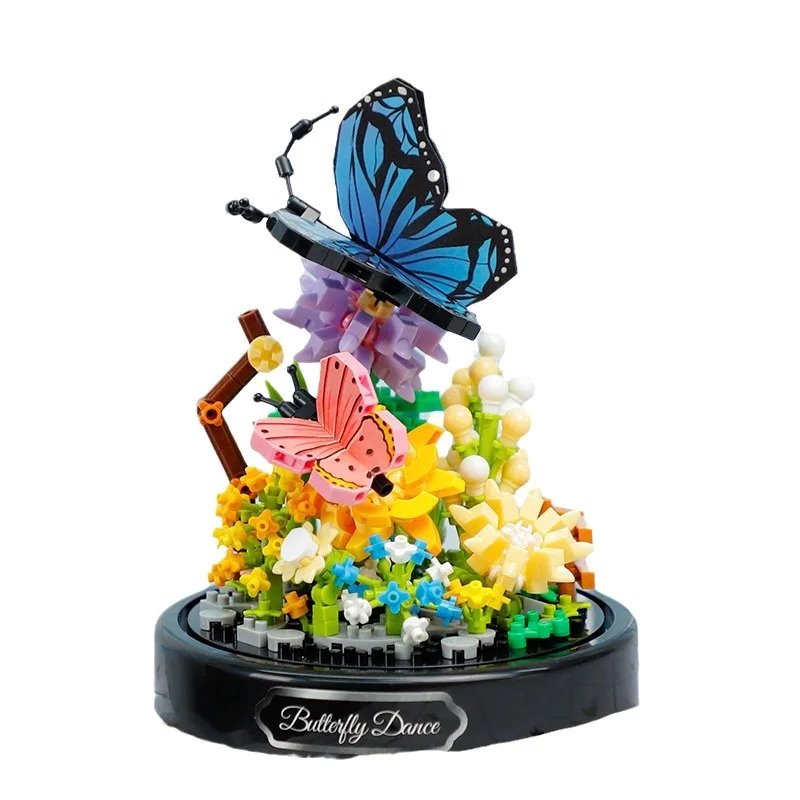 Nahaufnahme: Farbenfrohe Nano Bausteine Biene auf Blüte. Teil des kreativen Schmetterling & Biene Sets.