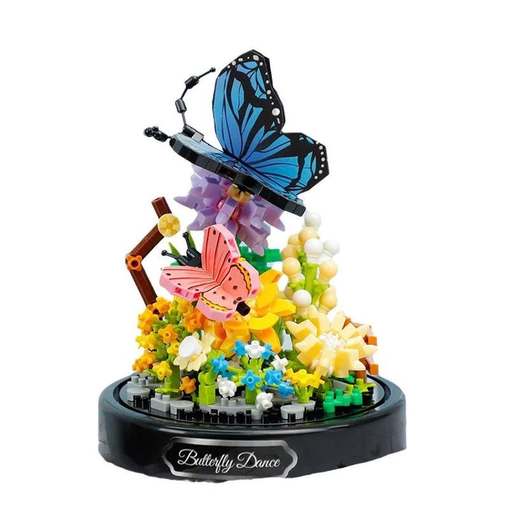Nahaufnahme: Farbenfrohe Nano Bausteine Biene auf Blüte. Teil des kreativen Schmetterling & Biene Sets.
