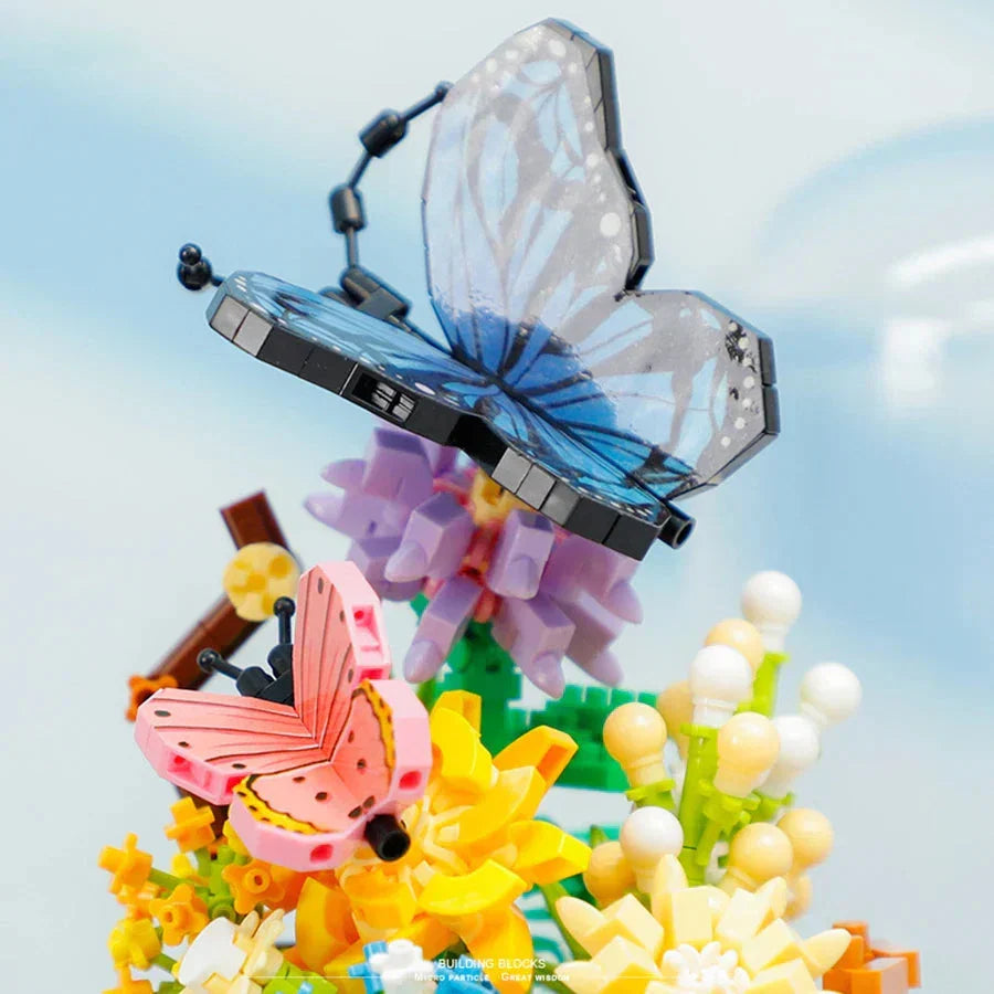 Nahaufnahme: Eleganter Nano Bausteine Schmetterling. Detailliertes Modell aus dem Blüten & Insekten Set.