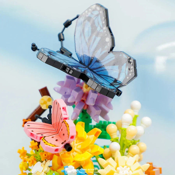 Nahaufnahme: Eleganter Nano Bausteine Schmetterling. Detailliertes Modell aus dem Blüten & Insekten Set.