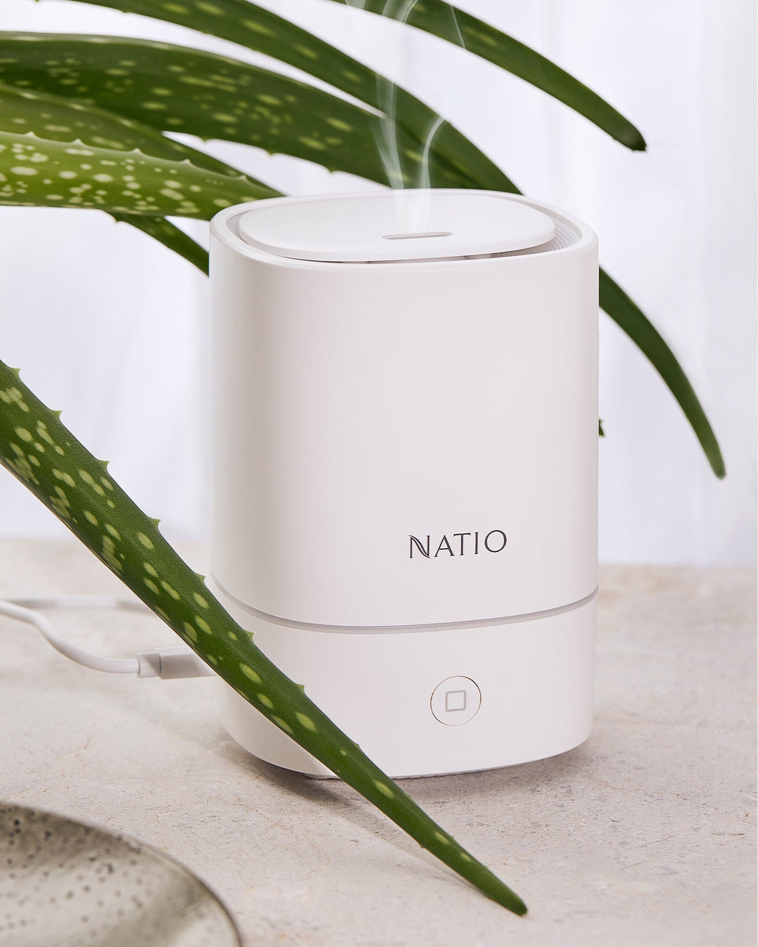 Ultraschall-Aromadiffusor, USB-betrieben, für ätherische Öle, weiß, fördert Entspannung und Wellness zu Hause oder im Büro.