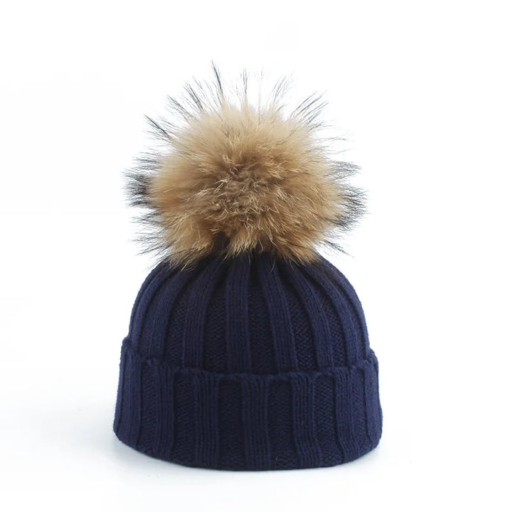Hochwertige Damen Strickmütze mit Bommel, super warm & trendig für jede Frau im Winter.