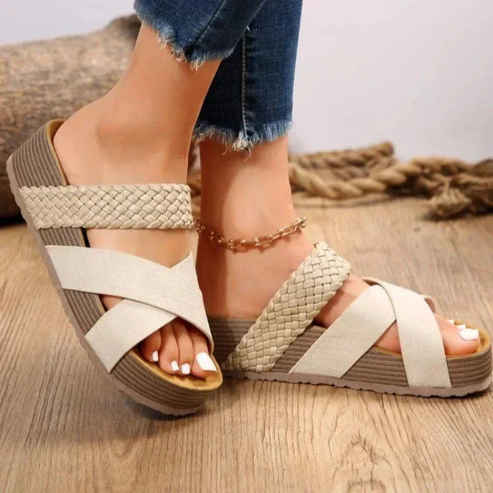 Damen orthopädische Sandalen mit ergonomischem Fußbett und verstellbaren Riemen für Komfort und Fußgesundheit.