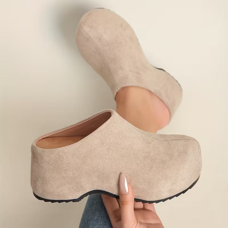Neue Stil Damen Muleschuhe: Modische, bequeme Slipper. Perfekte offene Sommerschuhe für elegante Anlässe.