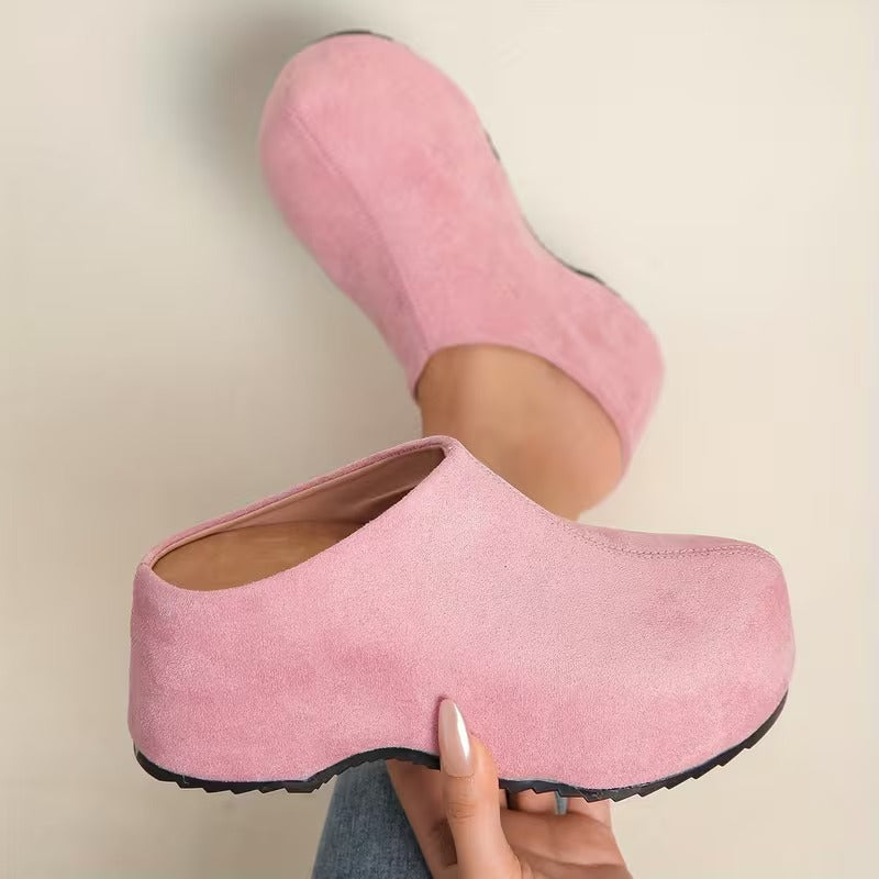 Bequeme Damenschuhe: Moderne Mules Slipper. Ideal als Freizeitschuhe und modische offene Schuhe.