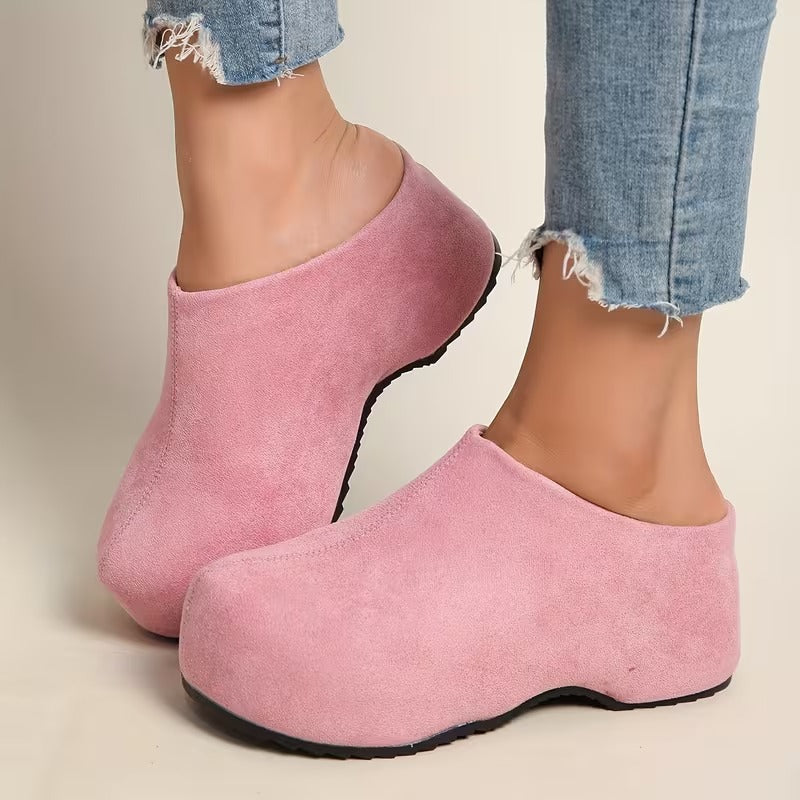 Moderne Damen Mules mit offener Ferse, schick & bequem. Ideale Sommerschuhe für einen eleganten Alltagslook.