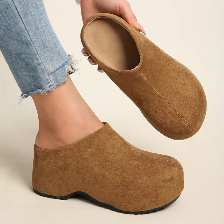 Neue Damen Mules, stilvolle Sommerschuhe. Vielseitige Pantoletten für einen bequemen und modischen Auftritt.
