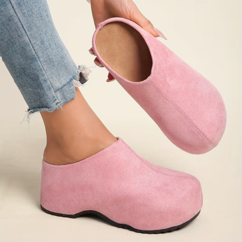 Trendige Damen Muleschuhe, offene Flats. Bequeme und elegante Damenschuhe, ideal als Freizeitschuhe.