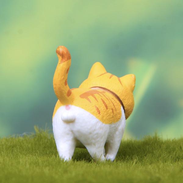 Charmante Gruppe von Mini Katzenfiguren mit drehbaren Köpfen als exquisite Heimdekoration.