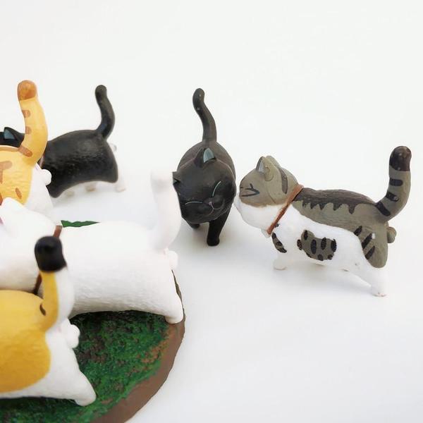Originelles Geschenk: Mini Katzenfigur handbemalt, drehbarer Kopf, ideal für Katzenfreunde.