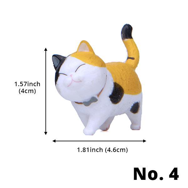 Seitenansicht einer niedlichen, handbemalten Mini Katzenfigur mit drehbarem Kopf.