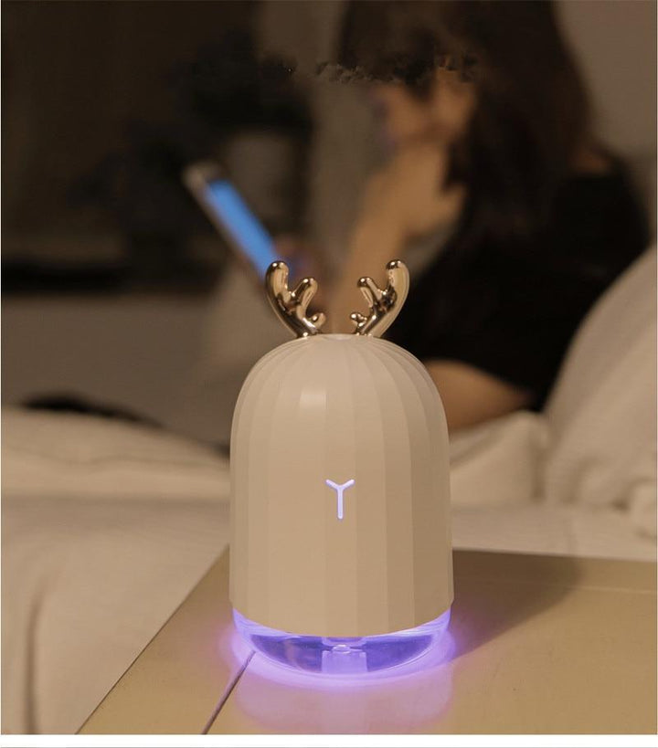 USB-betriebener Aroma Diffusor, 220ml, mit sanftem Farbwechsellicht für eine ruhige Atmosphäre.
