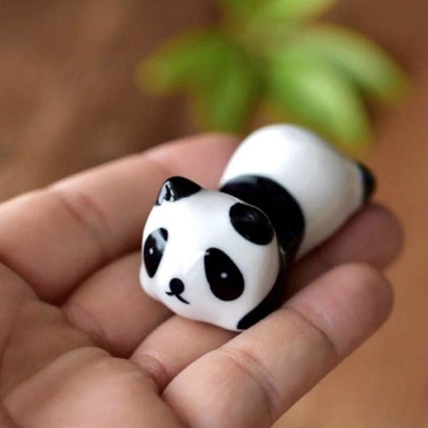 Niedlicher, handbemalter Keramik Panda Pinselständer, schwarz-weiß für Schreibtisch oder Küche.