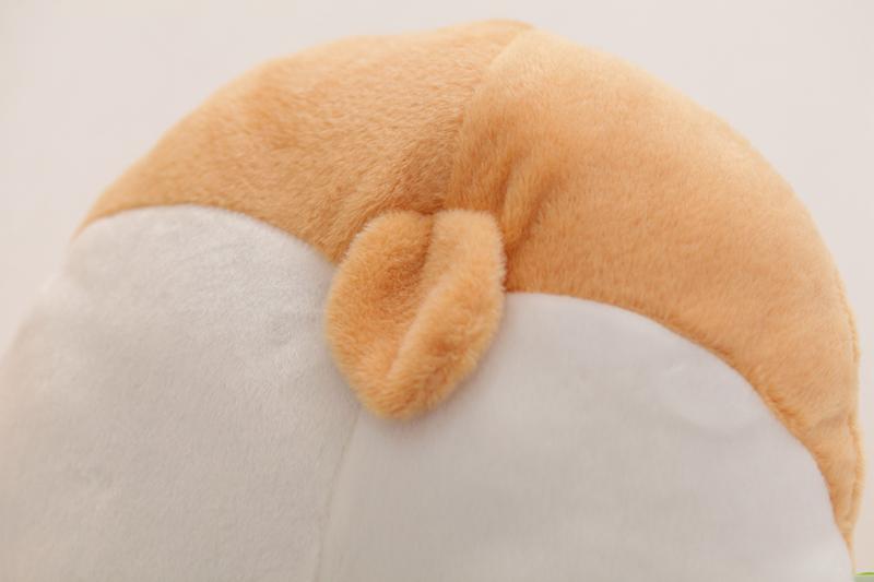 Detail des weichen Corgi Po Kissens, ein flauschiges Plüschtier als Heimtextilien. Ideal für Hundeliebe.