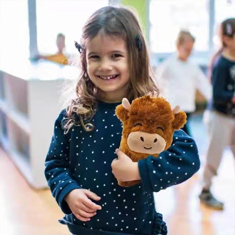 Weiches Highland Kuh Stofftier als perfektes Geschenk für Baby, Kleinkinder oder Liebhaber von Bauernhoftieren.