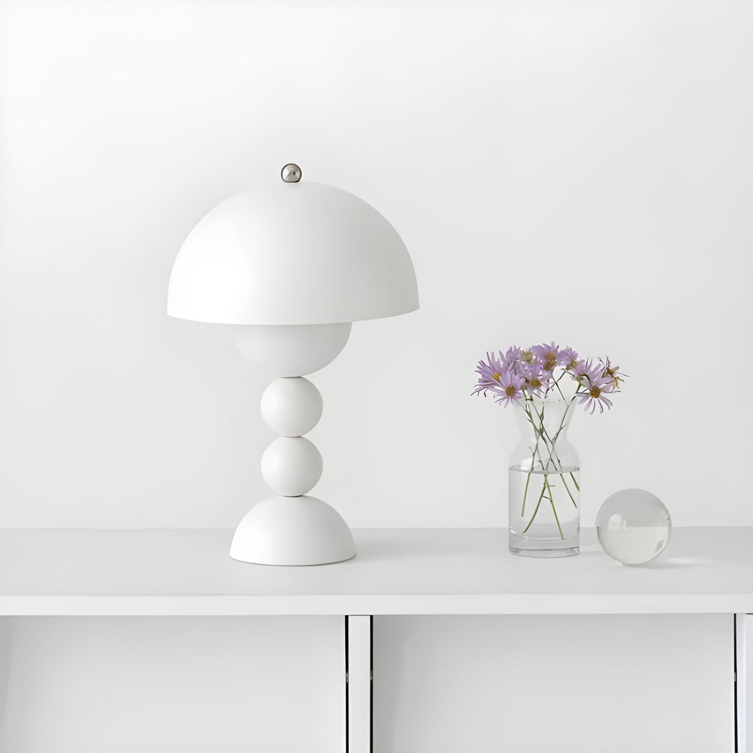 Dekorative skandinavische Tischlampe, dimmbar, verschönert jedes Zimmer.