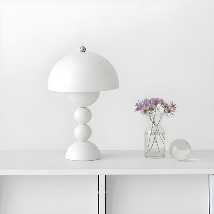 Dekorative skandinavische Tischlampe, dimmbar, verschönert jedes Zimmer.