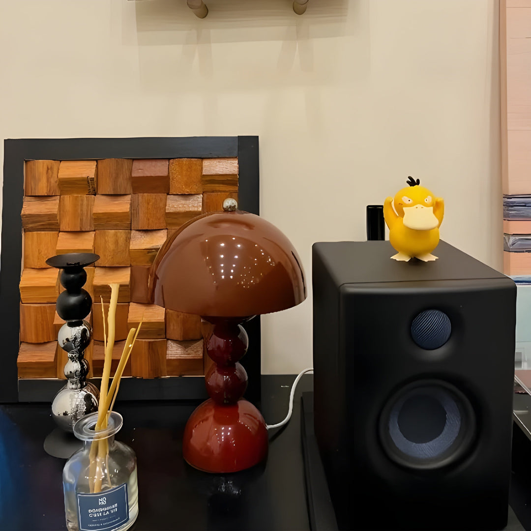 Skandinavische Designlampe, dimmbar, mit warmem Licht für gemütliche Stunden.