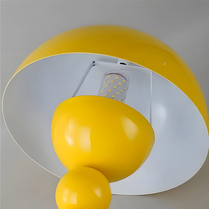 Moderne Innenbeleuchtung: Skandinavische dimmbare Tischlampe für ein helles Zuhause.