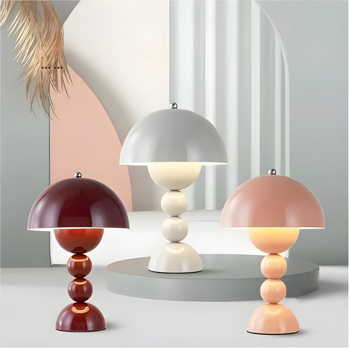 Gemütliche Tischlampe, dimmbar, skandinavisch, für behagliche Beleuchtung im Essbereich.