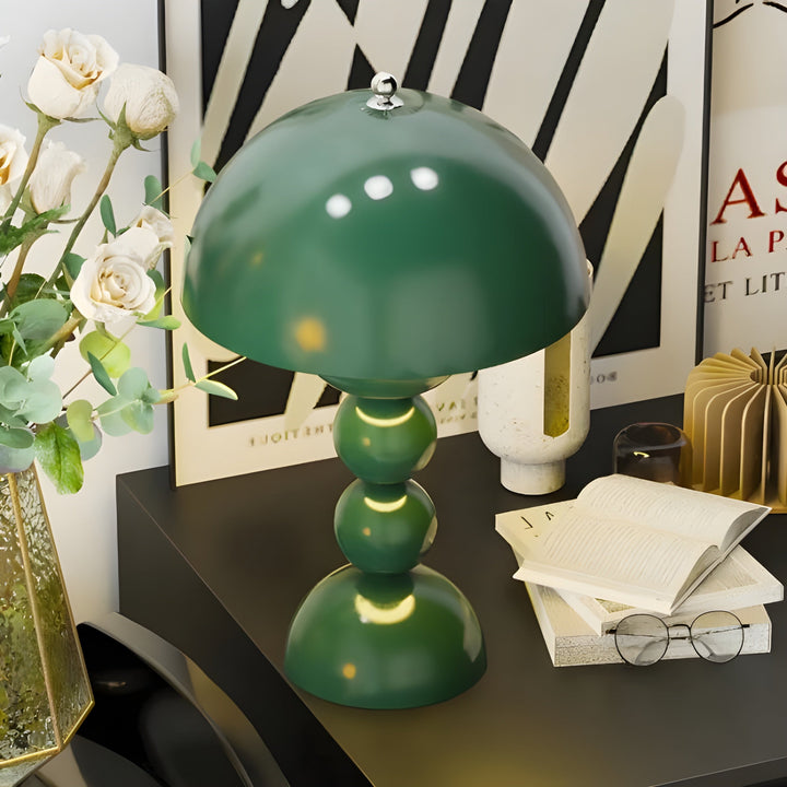 Skandinavische Design LED-Lampe, dimmbar, setzt moderne Akzente im Interieur.