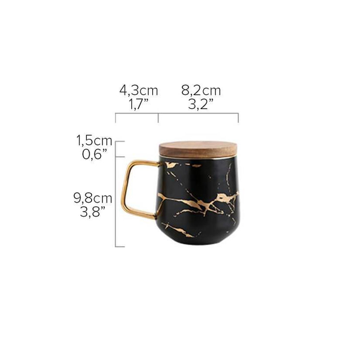 Nordische Kintsugi Keramiktasse, schwarz-weiß, mit eleganten goldenen Linien. Perfekt für Kaffee, Tee & Genuss.