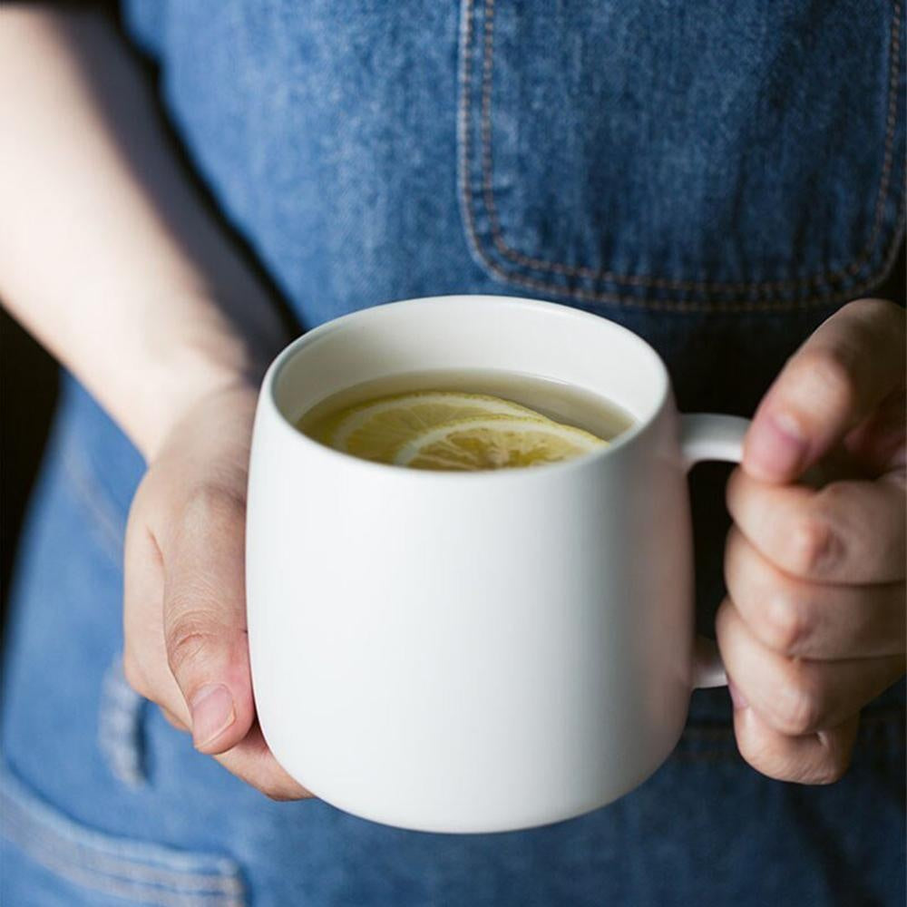 Matte Kaffeetasse in skandinavischem Design. Robuste Keramik für langanhaltenden Genuss.