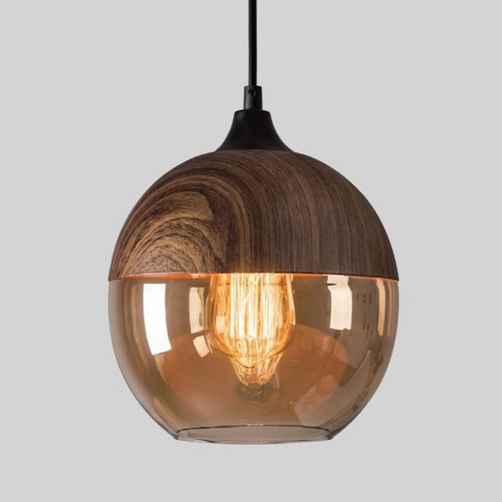 Detailansicht der NordLuna Deckenleuchte: Hochwertiges Holz & elegantes Glas im skandinavischen Stil.
