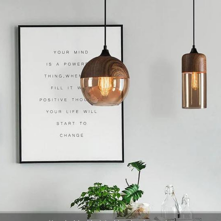 NordLuna Deckenleuchte: Holz und Glas kombiniert, skandinavisches Design für natürliche Ästhetik.