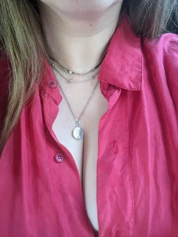 Schicke silberne Damen-Kette, dreifach und rund. Vielseitiger Sterlingsilber-Schmuck für Frauen.