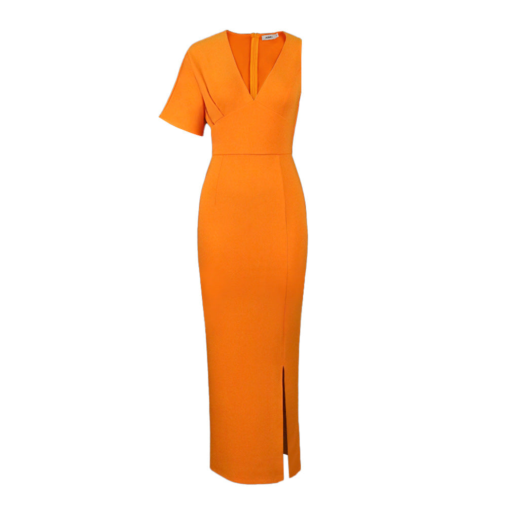 Rückansicht vom eleganten figurbetonten orange Damen Maxikleid. V-Ausschnitt und hoher Schlitz betonen die Figur.