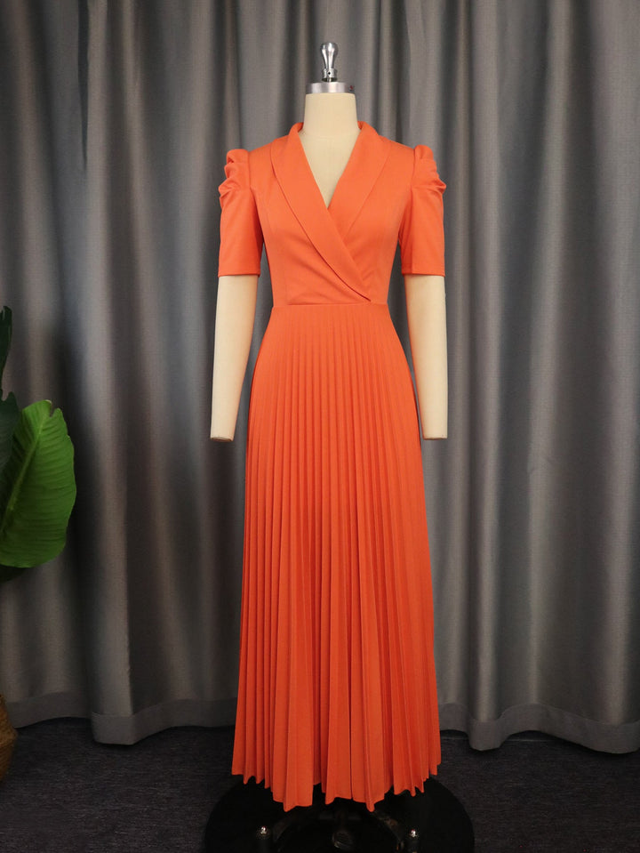 Stilvolles Damen Wickelkleid mit Plissee-Details, charmanten Puffärmeln und V-Ausschnitt, perfekt für Events.