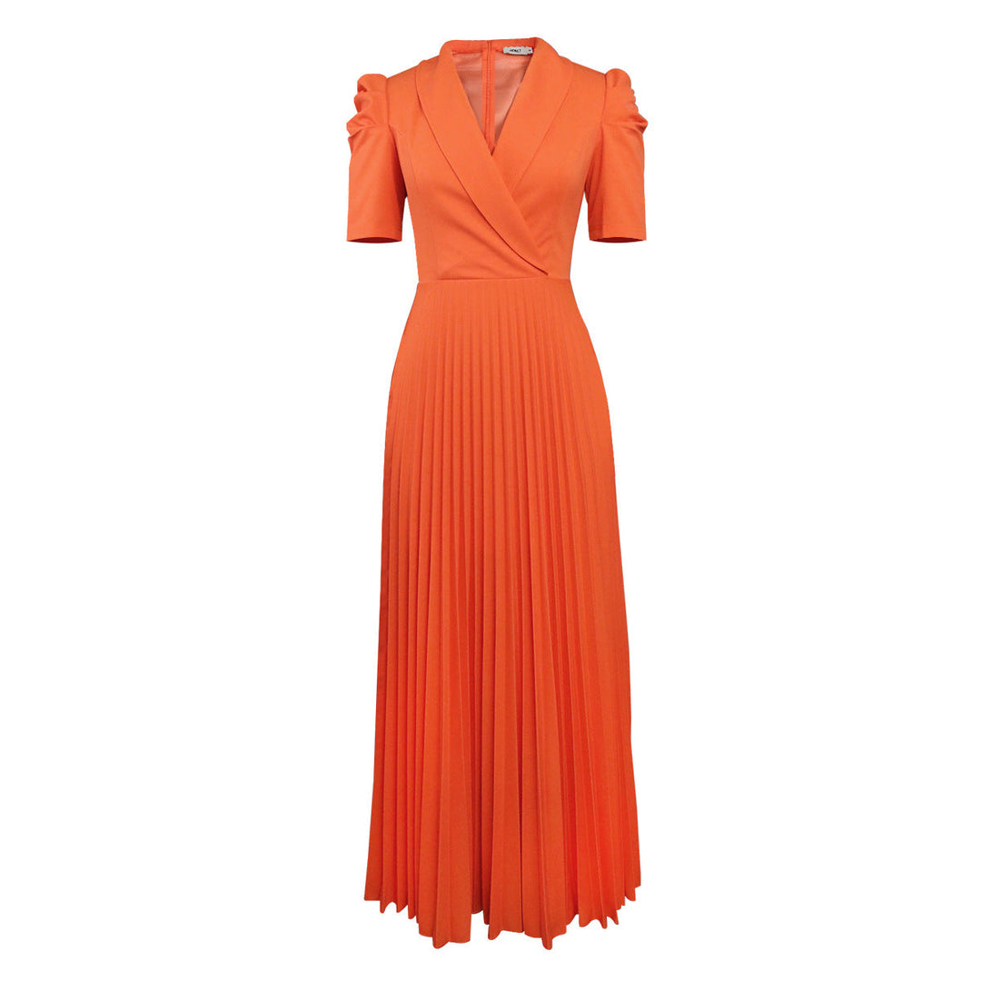 Fließendes Damen Wickelkleid, Plissee-Rock schwingt elegant, kombiniert mit Puffärmeln, ideal für besondere Feste.