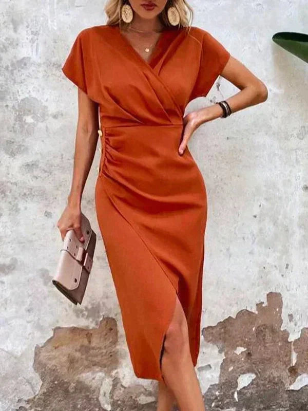 Elegantes oranges Midikleid für Damen mit V-Ausschnitt. Perfekt als Sommerkleid, Freizeit- oder Abendkleid.