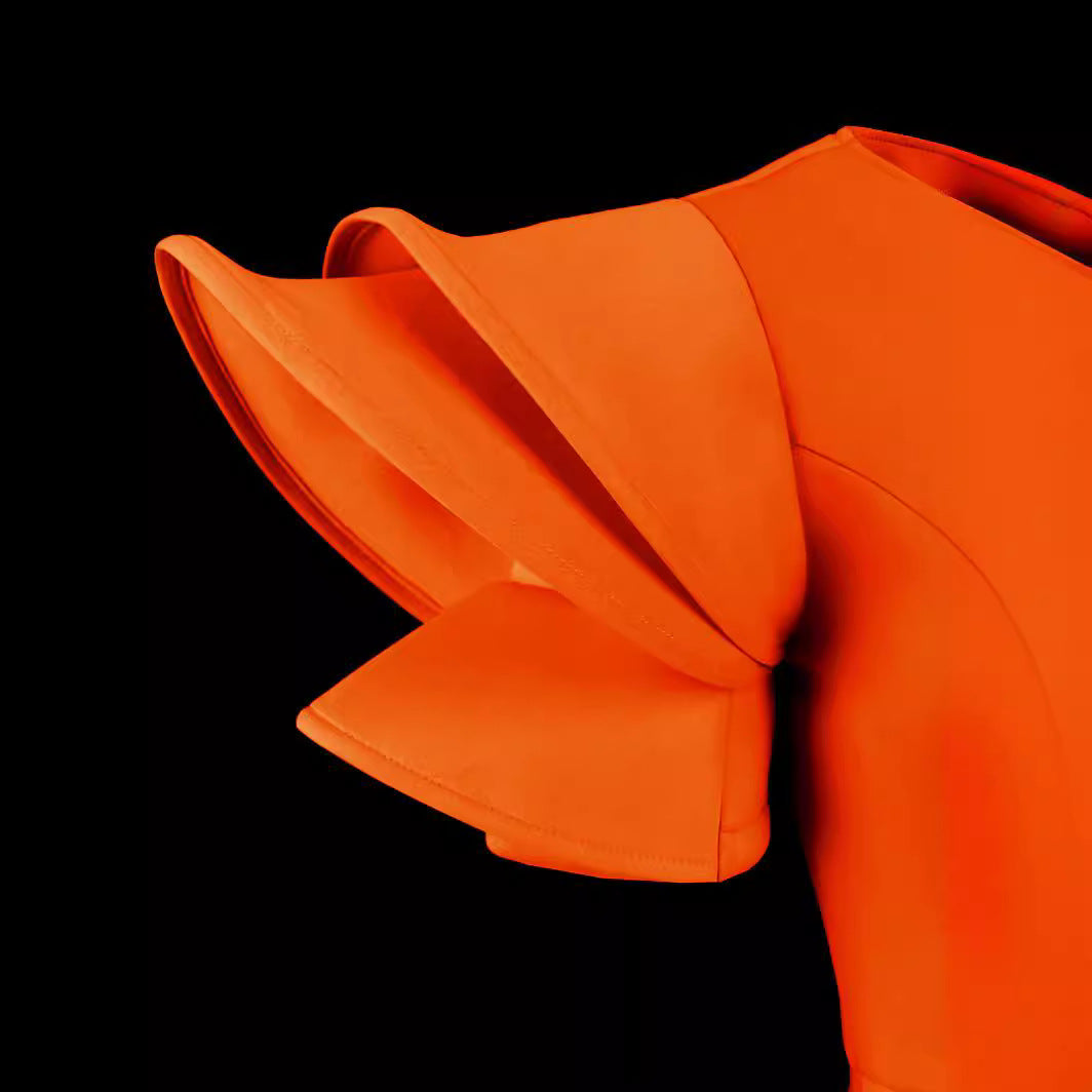 Exklusives Damen-Abendkleid, orange, figurbetont, asymmetrisch mit auffälligen Rüschen – perfekt für Partys.