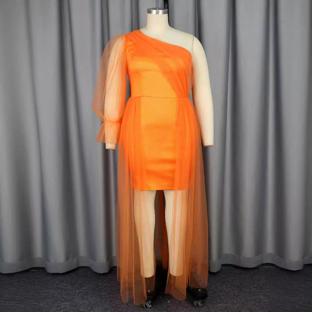 Glamouröses orangefarbenes One-Shoulder Maxikleid für Damen, festlich & elegant mit fließendem Stoff.