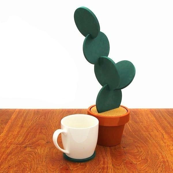 Kreative Kaktus Untersetzer, ideal als Geschenkidee; origineller Tischschutz mit Pflanzen-Design.