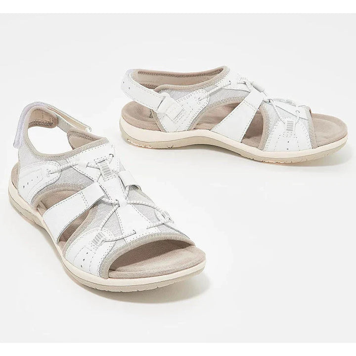 Stabiler Keilabsatz der Damen Sandalen. Bietet Höhe und Unterstützung ohne Druckstellen, bequeme Sandalen.