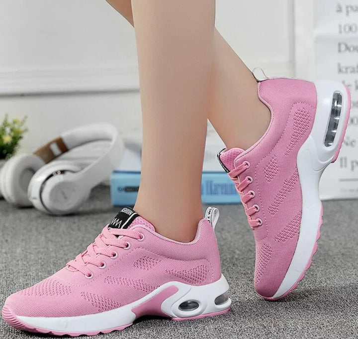 Vielfarbige orthopädische Damenschuhe, modische Gesundheitsschuhe für modebewusste Frauen.