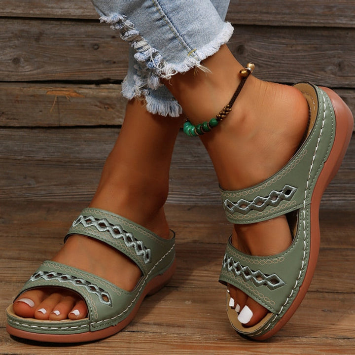 Modische orthopädische Damen Sandalen, atmungsaktive Sommerschuhe. Ergonomische Komfortschuhe für Frauen.