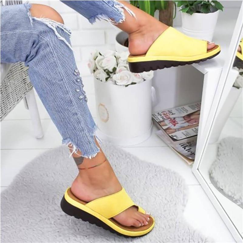 Orthopädische Damen Sandalen für Hallux Valgus. Elegant, bequem und unterstützend für Fußgesundheit.