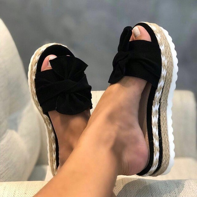 Elegante orthopädische Damensandalen mit unterstützendem Halt für den Sommer.