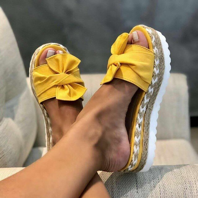 Rutschfeste Damen Sandalen, orthopädisch und bequem, sicher für jeden Sommertag.