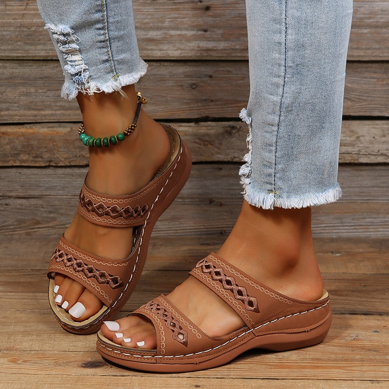 Leichte, atmungsaktive Damen Orthopädische Sandalen mit Komfort-Polsterung für heiße Sommertage.