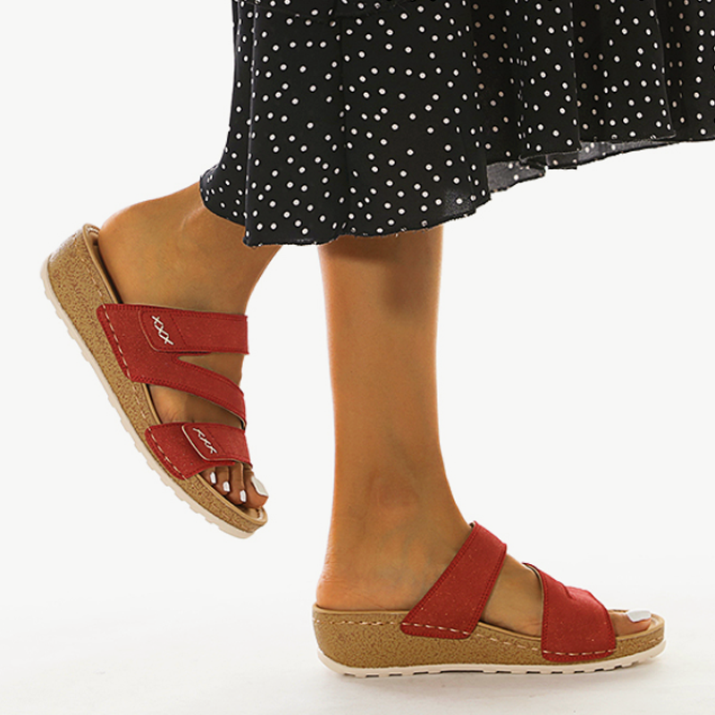 Nahaufnahme des Materials der orthopädischen Damen Sandalen, atmungsaktiv und hautfreundlich für Komfort.